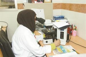 مراقبة العينات بالتلسكوب والذي يسبب ضعفا في النظر