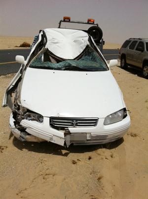  سيارة الايراني كما بدت بعد اصطدمها بالجمل