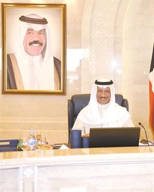 رئيس مجلس الوزراء بالانابة الشيخ جابر المبارك مترئسا الجلسة﻿