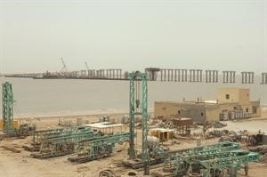 اعمال البناء والانشاء في ميناء مبارك الكبير