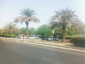 رجال الامن يحيطون بموقع سقوط عمود الانارة﻿