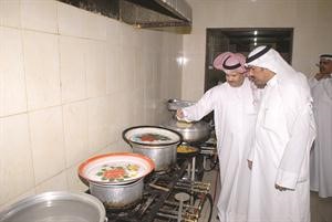 الكشف على مطبخ احد المطاعم﻿