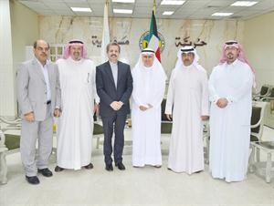 السفير الايراني يتوسط رئيس واعضاء مجلس ادارة جمعية الصحافيين﻿