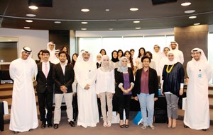 السميط يتوسط اعضاء برنامج The Protégés
