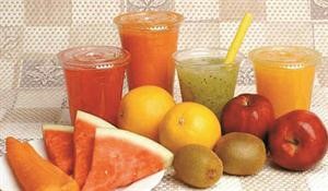 يستحسن شرب العصائر بعد الافطار بساعة﻿