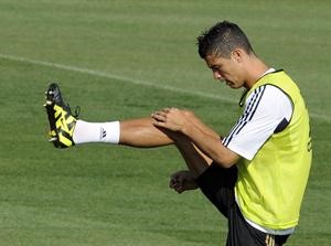 نجم ريال مدريد كريستيانو رونالدو احد المرشحين بقوة افپ
