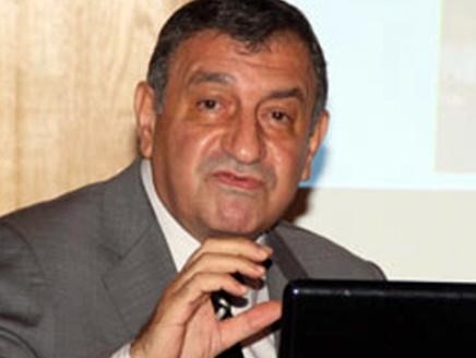عصام شرف