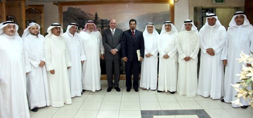 الوفد الصحافي خلال لقائه رئيس مجلس النواب الاردني فيصل الفايز بحضور السفير دحمد الدعيج﻿