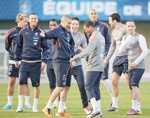 لاعبو المنتخب الفرنسي ياملون تجنب المنتخبات الاوروبية الكبيرة