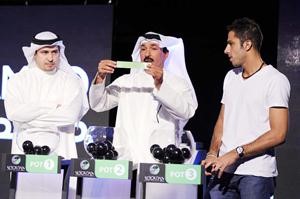 عبدالعزيز العنبري خلال سحب القرعة مع جراغ ومروي﻿