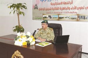 العميد الركن خالد الرقوة خلال اللقاء﻿