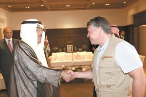 العاهل الاردني مرحبا بنائب رئيس التحرير الزميل عدنان الراشد﻿
