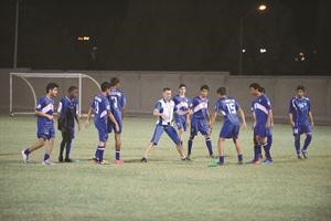 الصربي غوران مانكوفيتش يوجه اللاعبين خلال احد التدريبات هاني الشمري
