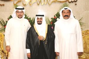 المعرس متوسطا اخاه عباس محمد وعلي هاني﻿