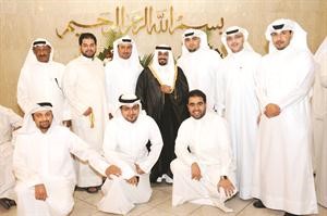 المعرس متوسطا الاصدقاء﻿