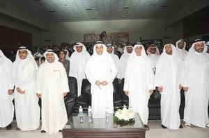 احمد المليفي في مقدمة الحضور خلال الحفل	انور الكندري﻿