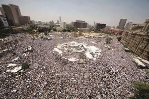 ميدان التحرير المكتظ بحشود مليونية لم الشمل اپ 