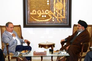 امين عام حزب الله السيد حسن نصر الله مستقبلا الوزير السابق وئام وهاب محمود الطويل
