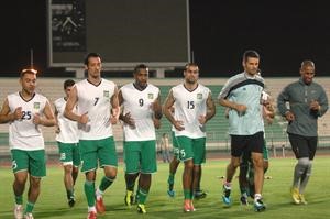 لاعبو العربي يتدربون استعدادا لخوض المباراة الاولى الودية لهم في الموسم الجديد 	سعود سالم﻿