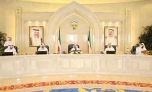 سمو رئيس الوزراء الشيخ ناصر المحمد مترئسا جلسة مجلس الوزراء بحضور الشيخ جابر المبارك والشيخ احمد الحمود والشيخ دمحمد الصباح ودمحمد العفاسي
