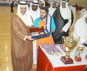 الشيخ جابر المبارك والى جانبه النائب السابق جاسم الكندري﻿