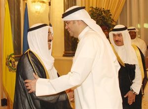 عبدالعزيز اسحق يهنئ الامير بالشهر الكريم﻿