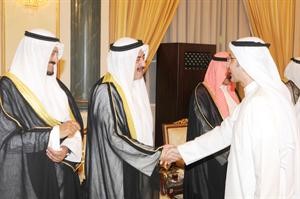 الشيخ احمد الحمود والشيخ احمد العبدالله يتلقيان التهاني﻿