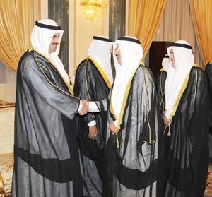 الشيخ فهد سالم العلي وعدد من الشيوخ يتبادلون التهاني﻿