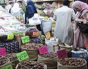 اقبال كبير على شراء البلح في القاهرة