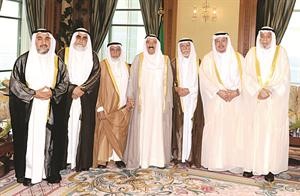 صاحب السمو الامير الشيخ صباح الاحمد خلال استقباله رئيس واعضاء لجنة استكمال تطبيق الشريعة