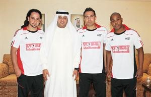 الشيخ طلال المحمد يتوسط محترفي الشاهد البرازيليين
