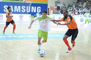 انطلاقة لفريق جول على مرمى فريق العمر﻿