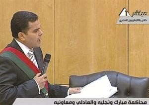 المدعي العام يقرا الاتهامات 
