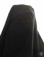 الحبس سنة مع إيقاف التنفيذ لمسلمين بريطانيين رسما النقاب على صور فتيات عاريات