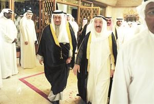 صاحب السمو الامير الشيخ صباح الاحمد لدىوصوله الى قصر الشعب للتهنئة وفي استقباله الشيخ جابر المبارك