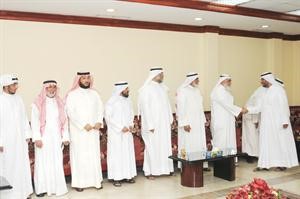 كوادر جمعية المعلمين في استقبال المهنئين بالشهر الفضيل		انور الكندري﻿