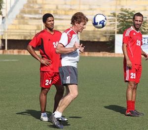 المدرب الالماني ثيو بوكير في مهمة صعبة مع لبنان﻿