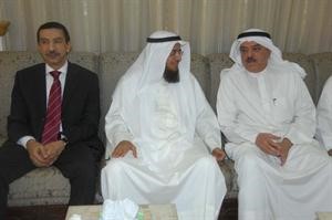 محمد الكندري والسفير المصري طاهر فرحات يهنئان﻿