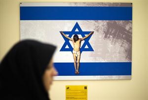 صورة فنية في معرض القران الدولي بطهران افپ