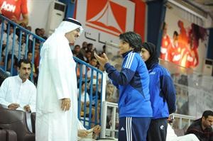 عبد اللطيف الروضان يشجع حكمات الدورة
