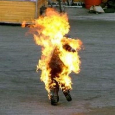 أردني يتبرع بتكاليف الحج عن «البوعزيزي» مفجّر الثورة التونسية.. ومصري يقتل زوجته لتأخرها في إعداد الإفطار 