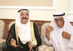 صاحب السمو الامير الشيخ صباح الاحمد لدى زيارته ديوان الاستاذ﻿