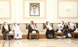 صاحب السمو الامير وسمو ولي العهد والشيخ مشعل الاحمد والشيخ ناصر صباح الاحمد والشيخ احمد الفهد في ديوان الاستاذ﻿