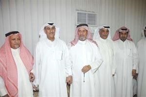 شعيب المويزري متوسطا الحضور خلال التهنئة بحلول رمضان المبارك
