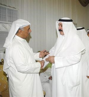  ويرحب باحد الحضور
