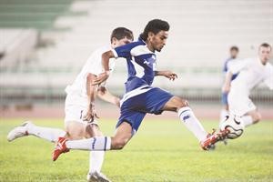 نجم الاولمبي جابر جازع في احدى المباريات
