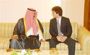 سمو ولي العهد الشيخ نواف الاحمد في حديث باسم مع سمو الامير الحسين بن عبدالله
