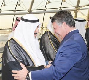 سمو الشيخ ناصر المحمد يرحب بالعاهل الاردني