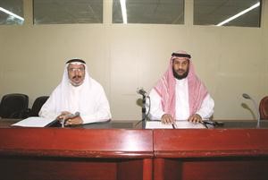 عبدالحميد الشايجي ومسؤولو الشركة خلال الجمعية العمومية العادية امس 	كرم ذياب
﻿
