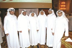 الشيخ احمد الفهد مع جانب من الحضور